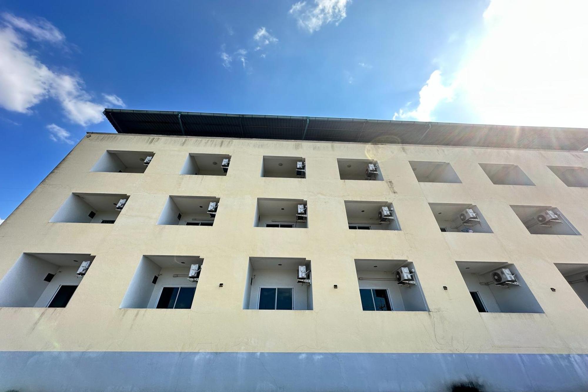 Tara Apartment Surat Thani Exterior photo